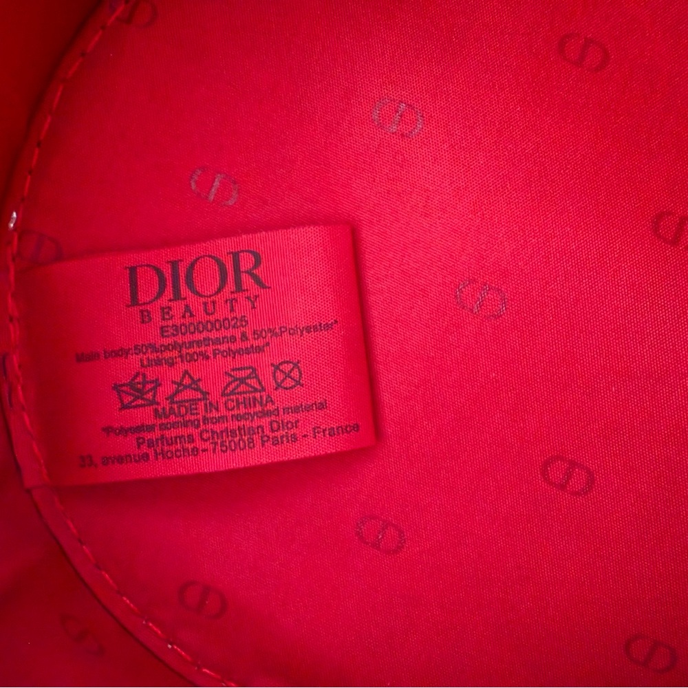 CHRISTIAN DIOR PARFUMS / DIOR BEAUTY Glossy Red Oval Novelty Pouch NIB❤️✨ - Picture 12 of 12